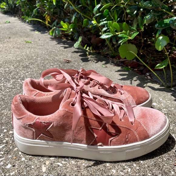 Madden Girl Velvet Star Sneakers Size 7 - Picture 2 of 16